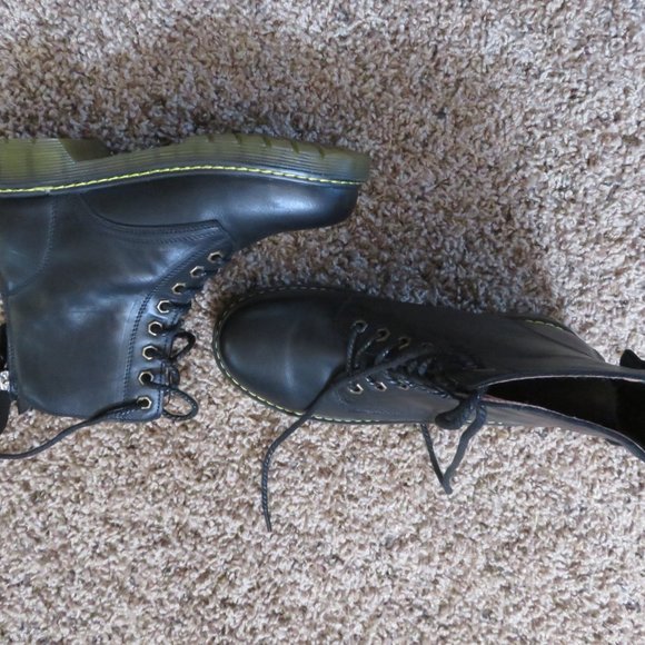 Boots - Picture 4 of 5